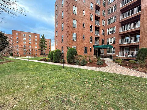 2nd image of 565 Broadway APT 6C
