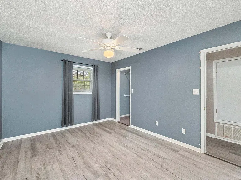 110 Green Dr — Photo 17