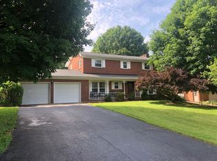 679 Hillcrest Dr, Brandenburg, KY 40108