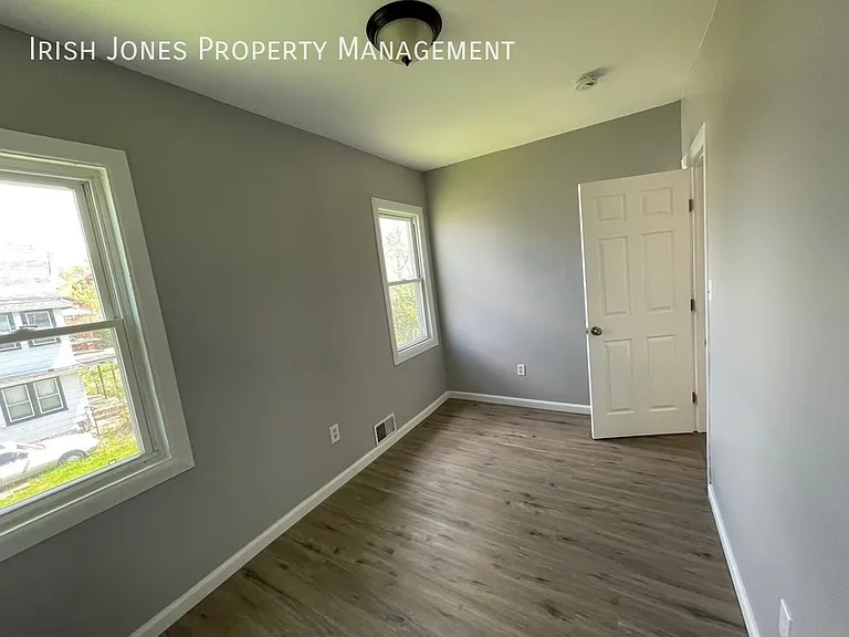 529 Winslow Ave #UPPER — Photo 5