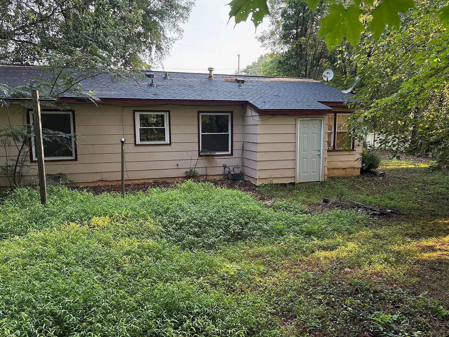 Quaint 3 bedroom/1 and 1/2 bath Winston Salem — Photo 3