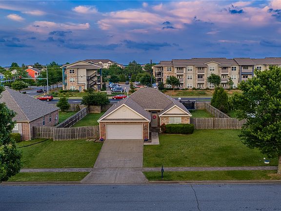 5th image of 1602 N Oakhaven Pl
