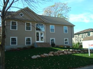 84 Lafayette Ave, Dumont, NJ 07628