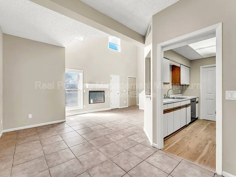 930 E Primrose St #A-2 — Photo 2