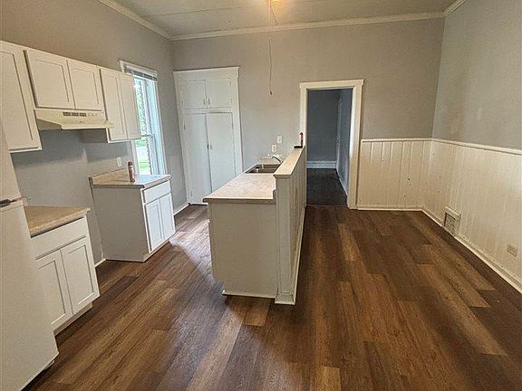 5th image of 900 Locust St