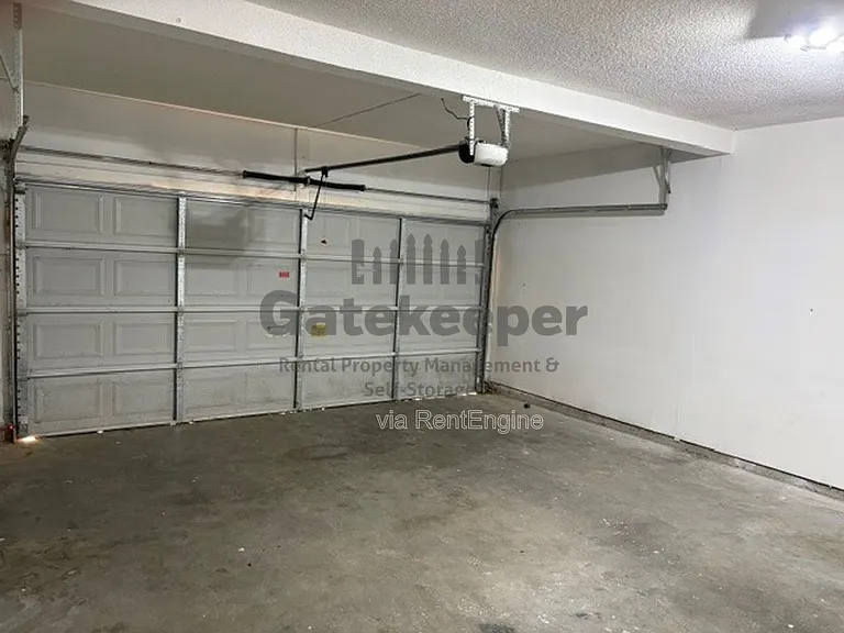 3161 Glen Hollow Dr — Photo 18