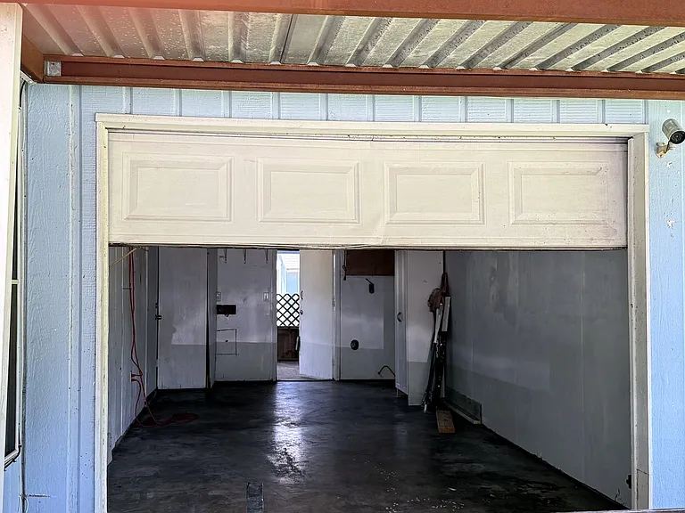 209 Brenda Dr — Photo 7