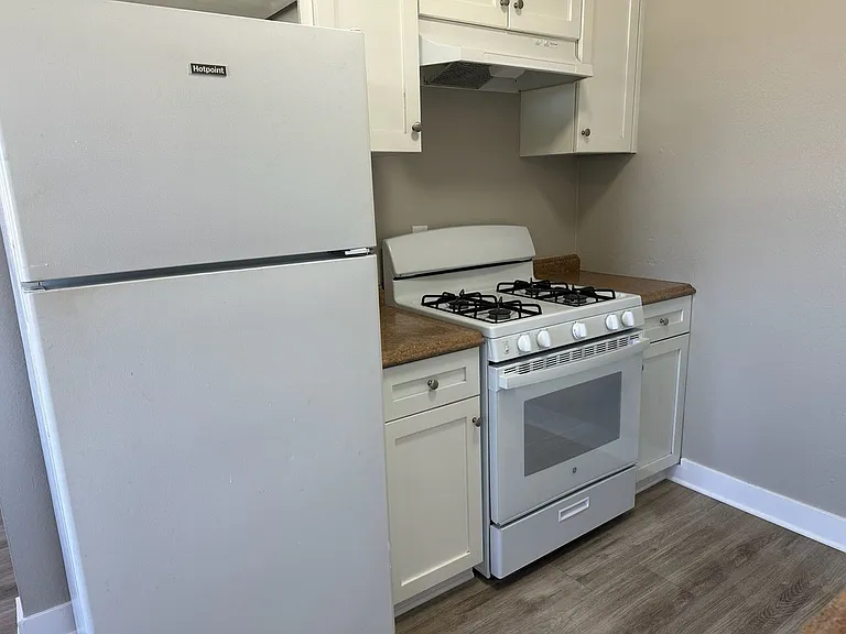 393 Montgomery St — Photo 7