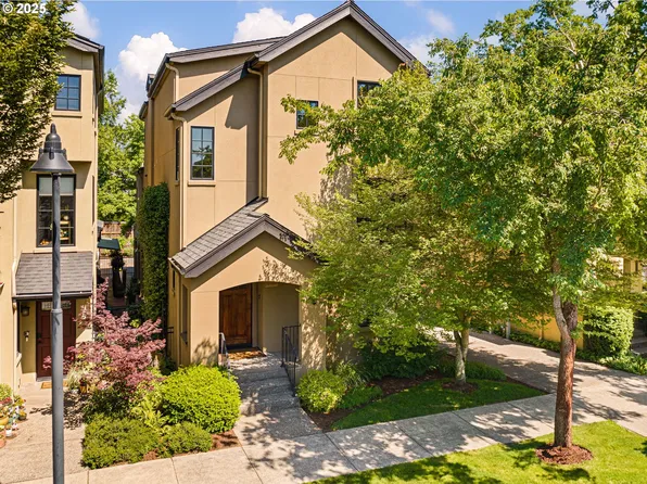 3037 Lord Byron Pl, Eugene, OR 97408