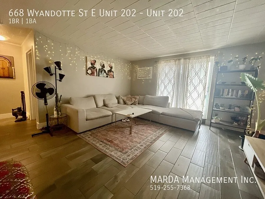 Spacious 1 Bed/1 Bath Unit With Balcony + Hydro — Photo 2