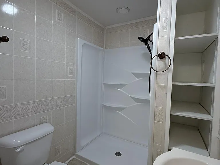 1547 N Piedmont Ave — Photo 15