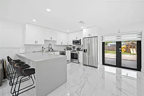 4061 SW 102nd Ct — Photo 7