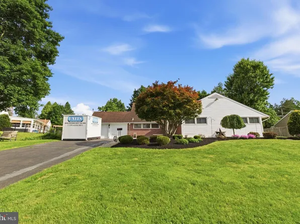 78 Forsythia Dr N, Levittown, PA 19056