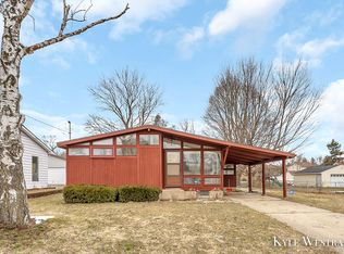 1059 Roger St NW, Grand Rapids, MI 49544