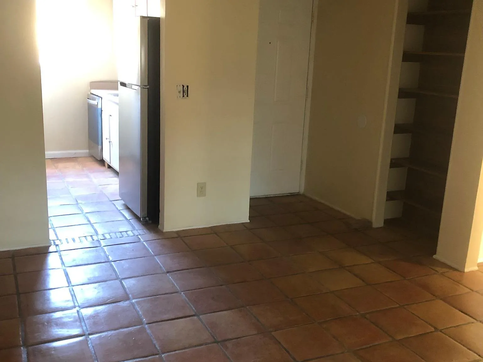 2117 N Swan Rd — Photo 3