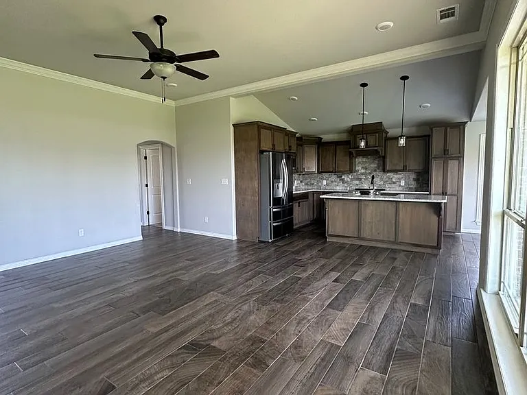 1505 Northridge Dr E — Photo 6