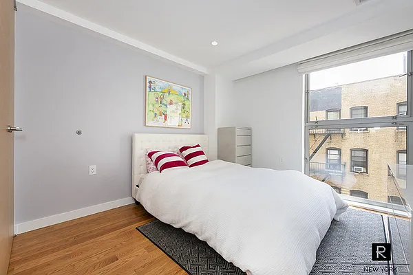 Sold by R New York | media 21