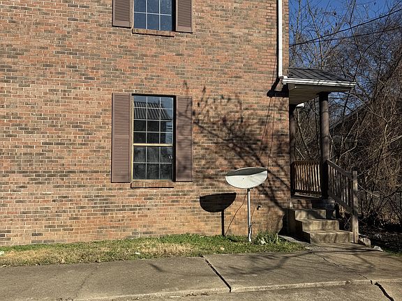 2nd image of 1503 W Knollwood Cir APT D