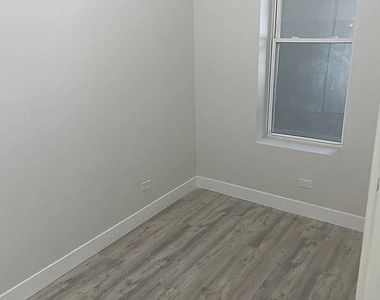4th image of 2828 W Fulton St #1