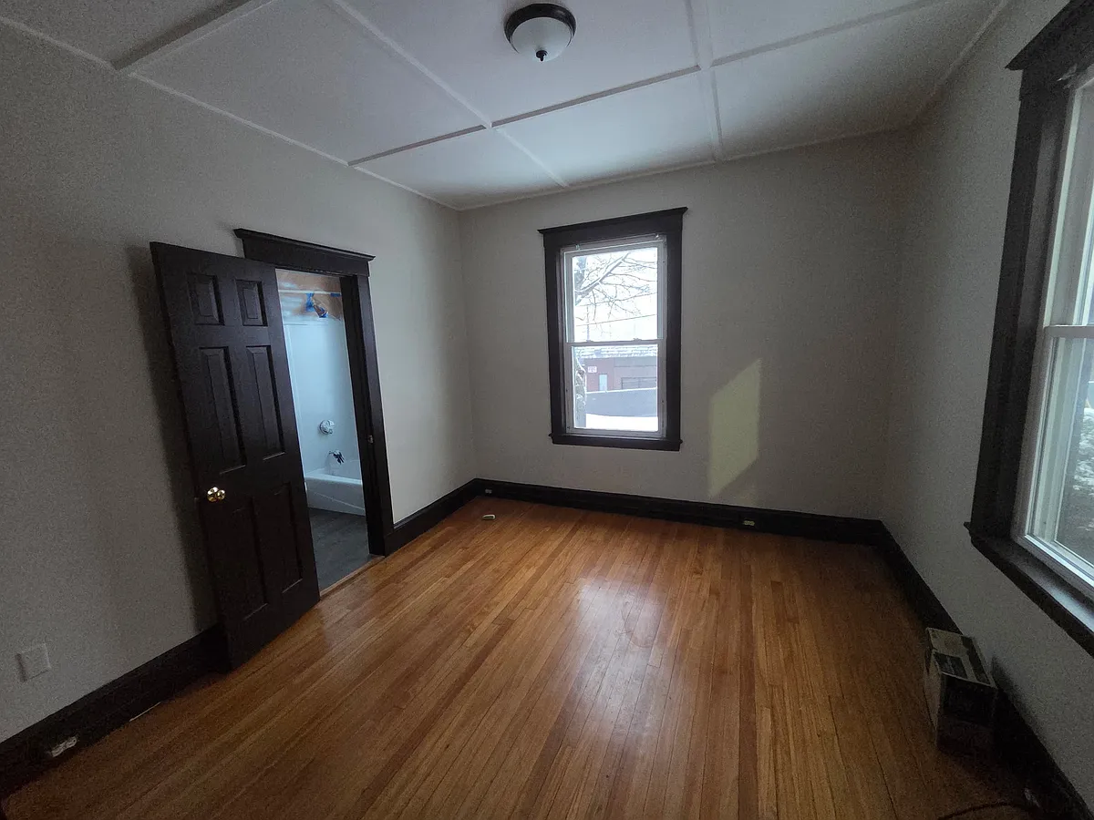 Building Photo - 3 Maple Ave #6