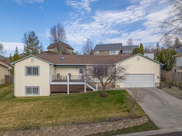 216 Sunrise Dr, Moscow, ID 83843
