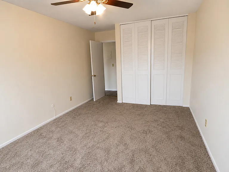 Highland Court Apartments — Photo 13