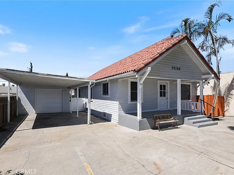 15329 S Paramount Blvd — Photo 3