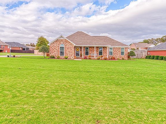 3rd image of 107 Brooks Landing Dr