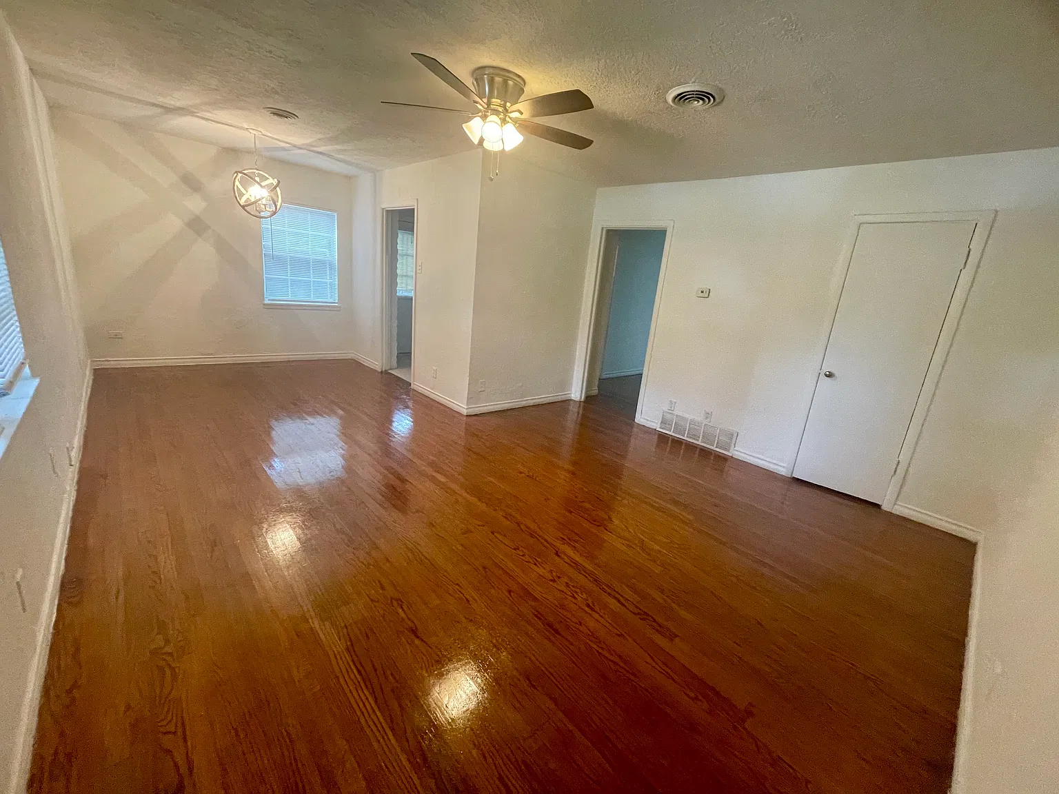 2 bed, 1000 sqft, $1,425 — Photo 2