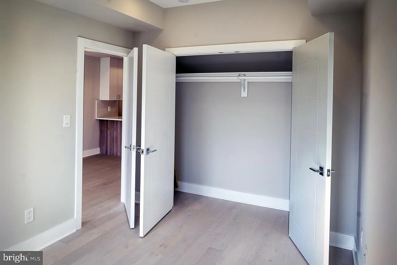 2 bed, 1000 sqft, $2,500 — Photo 2