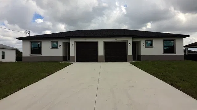 3 bed, 2.0 bath, 1218 sqft, $1,725 — Photo 2