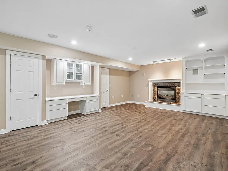 1819 Brookview Dr — Photo 26