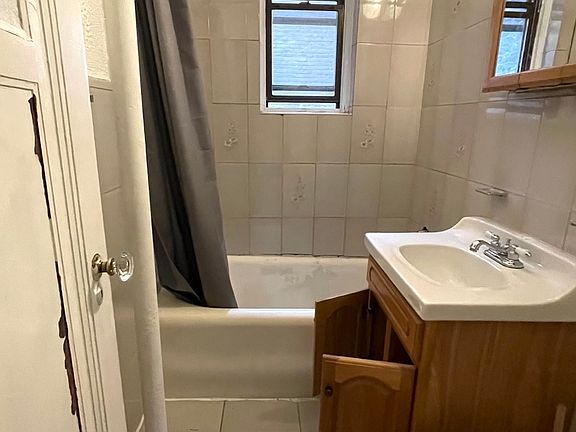 5th image of 23-03 28th St APT 6C