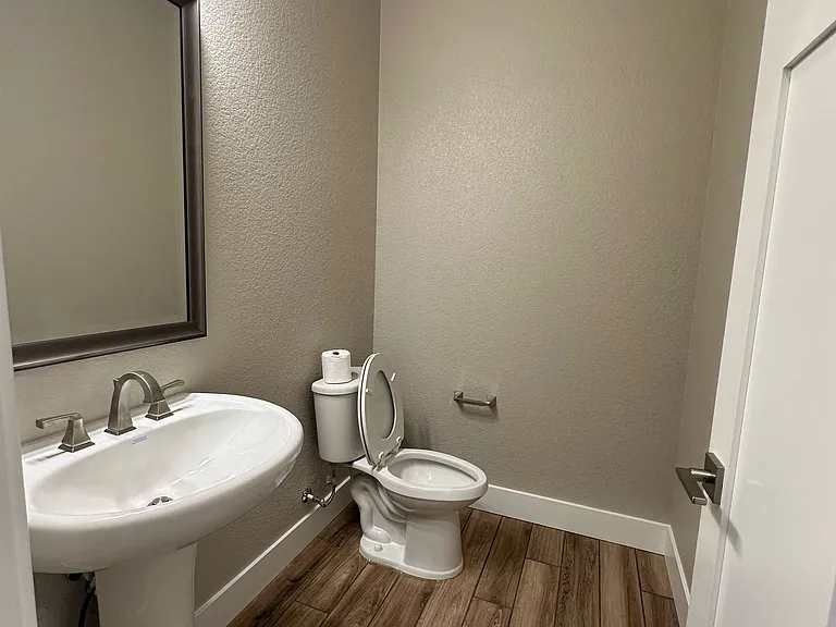 6270 Ottawa St — Photo 17