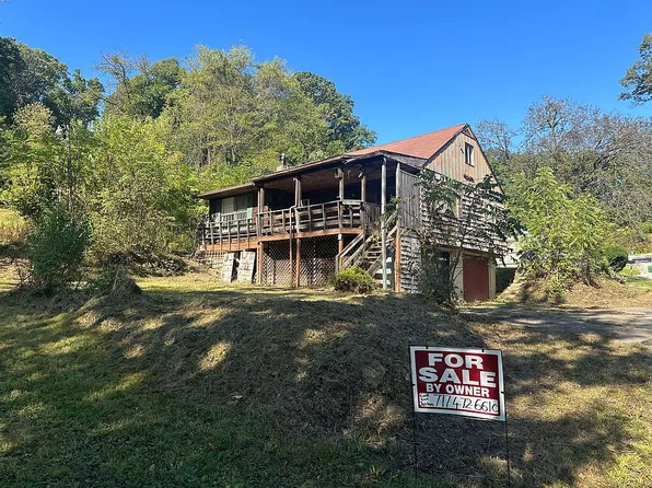 103 McKenna Dr, Aliquippa, PA 15001