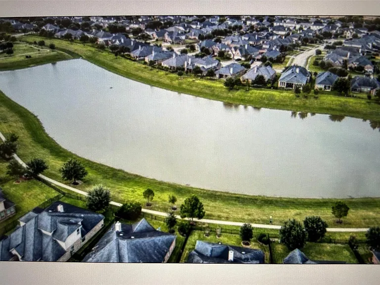 7936 Lake Commons Dr — Photo 32