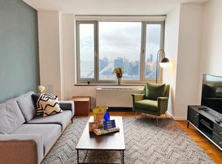 635 W 42nd St APT 17B, New York, NY 10036