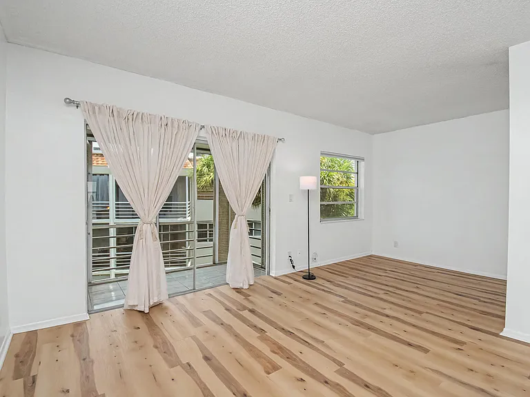 5501 NW 2nd Ave #3140 — Photo 7