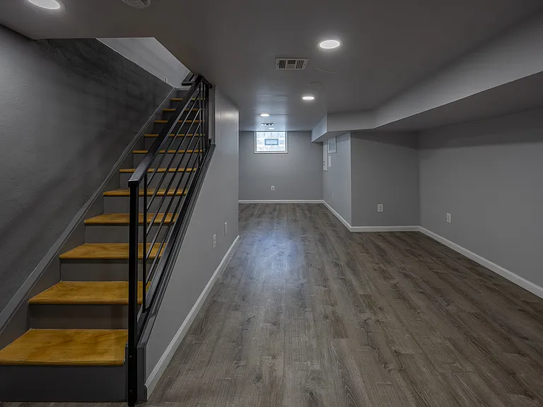 574 E Herman St — Photo 14