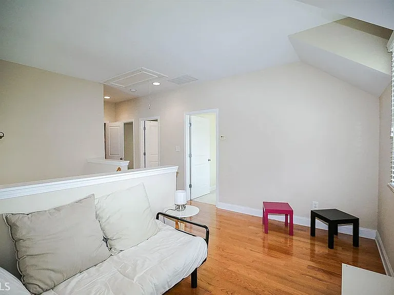 287 Gilliflower Park — Photo 20