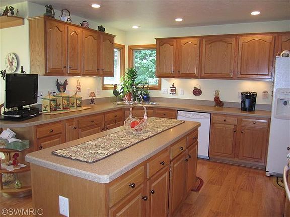 4th image of 1427 Anderson Rd