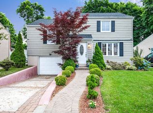 1423 Vian Ave, Hewlett, NY 11557