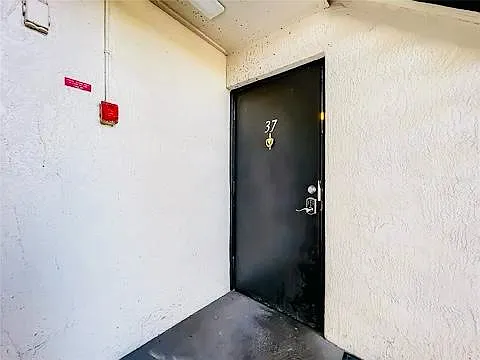 Building Photo - 2521 N Alafaya Trl #37