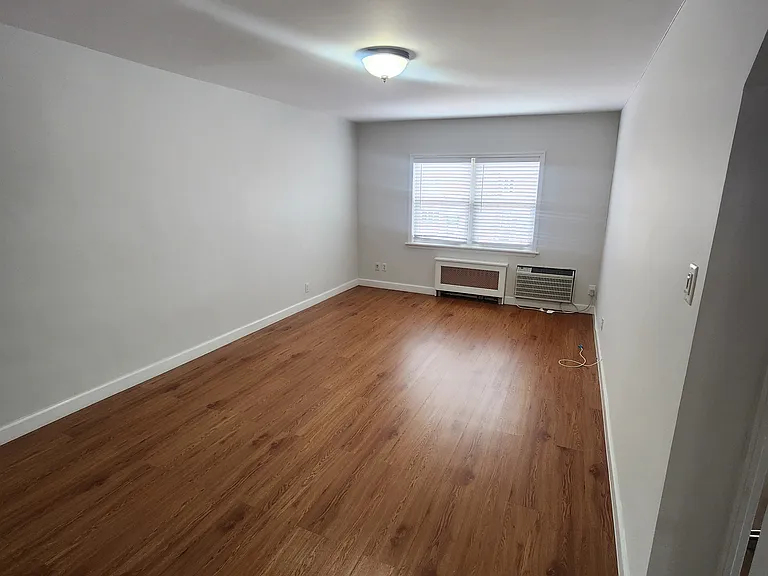 62-70 81st St #2 — Photo 3