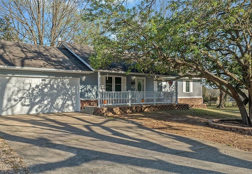1st image of 724 8th Ave NE