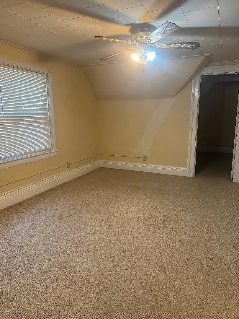 1 bed, 700 sqft, $1,000 — Photo 3