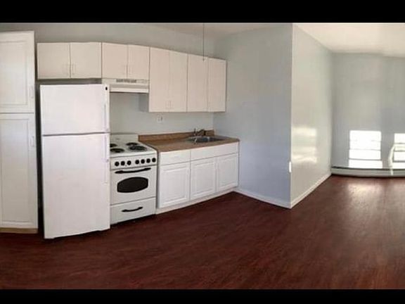 4th image of 425 West Dr