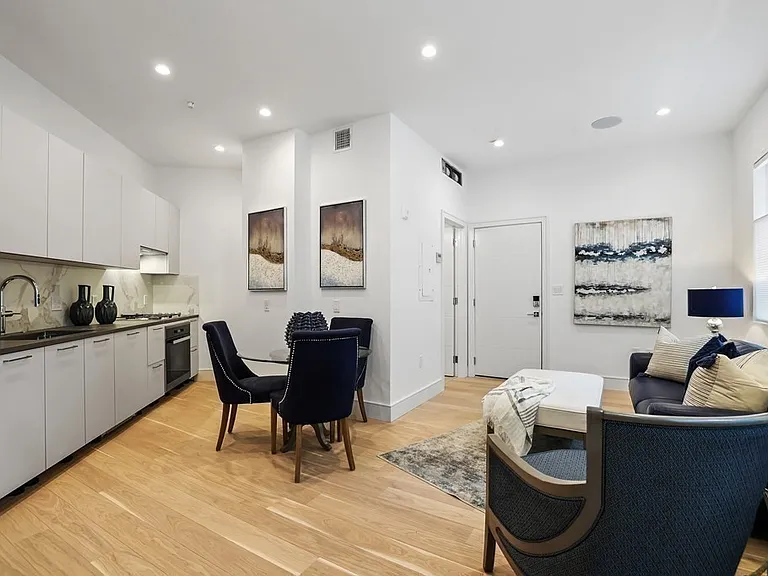 111 Marion St #1 — Photo 2