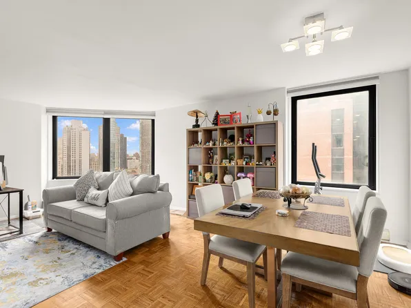 1641 Third Avenue image 1 of 7