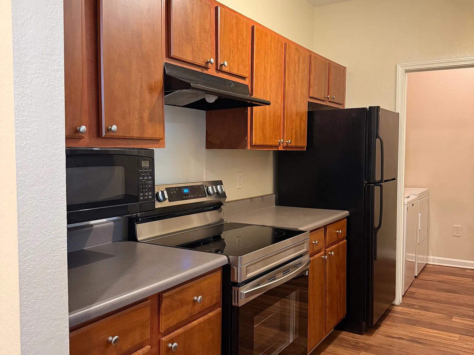 2 bed, 2.0 bath, 1049 sqft, $1,550 — Photo 4